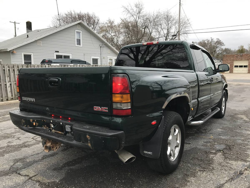 Illustration for article titled For $5,800, Could This 2004 GMC Denali Steer You Wrong?